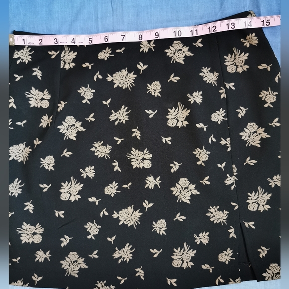 Size 40 mini skirt - Picture 8 of 9